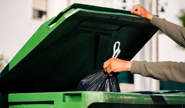 Tasas de basuras: OCU denuncia que incumplen la ley en 17 capitales Tasas de basuras: OCU denuncia que incumplen la ley en 17 capitales