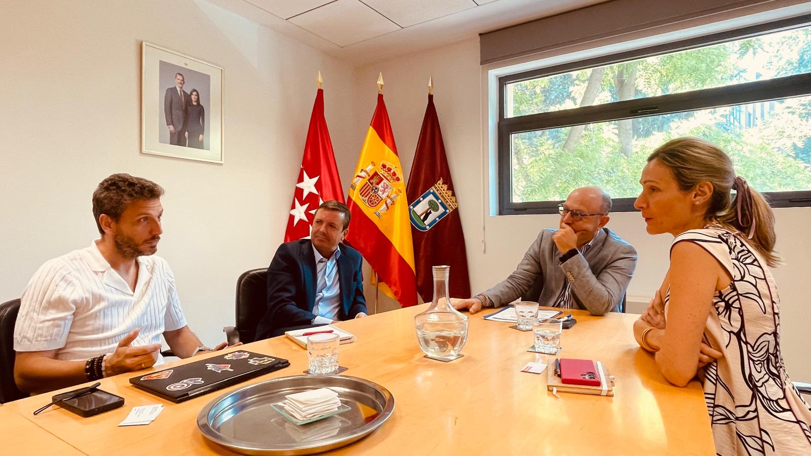 El Delegado de Políticas Sociales del Ayuntamiento de Madrid se reúne con 65YMÁS