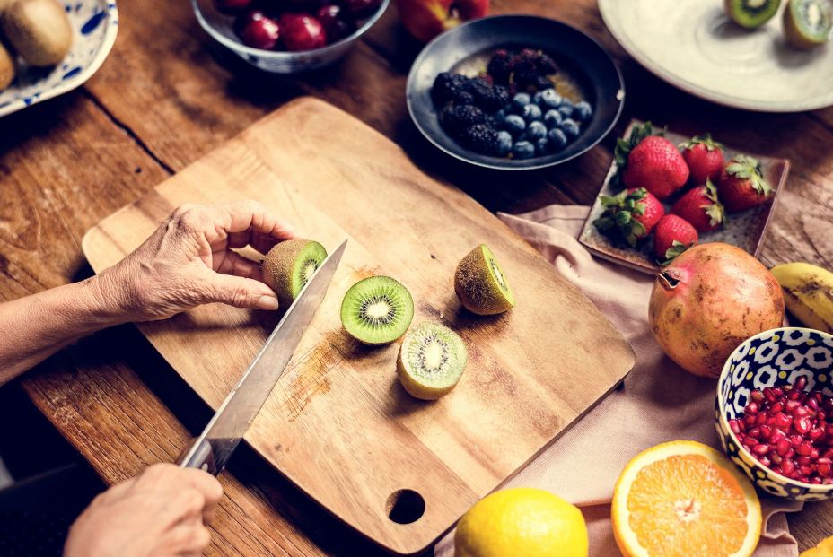 La fruta que deben consumir los mayores de 65 años para aliviar el cansancio La fruta que deben consumir los mayores de 65 años para aliviar el cansancio