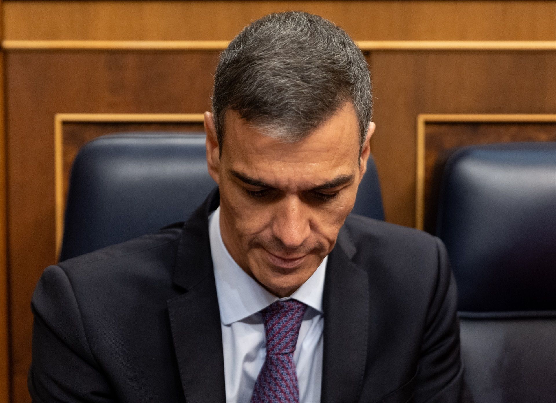 El CIS desploma siete puntos al PSOE, pero le mantiene por delante del PP