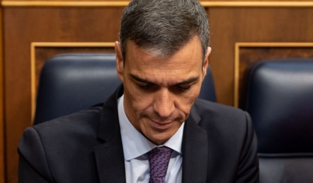 El CIS desploma siete puntos al PSOE, pero le mantiene por delante del PP