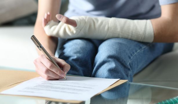 ¿Te pueden obligar a reincorporarte al trabajo antes de recibir el alta médica oficial?