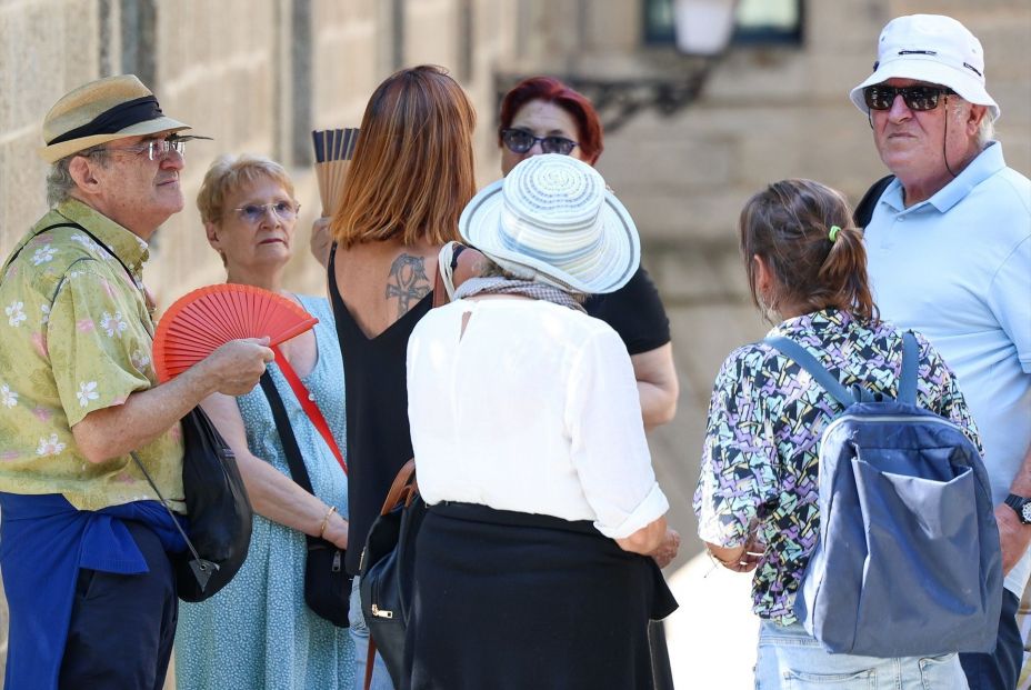 EuropaPress 6832383 varias personas abanicos refrescan ola calor 30 junio 2025 madrid espana 17 EuropaPress 6832383 varias personas abanicos refrescan ola calor 30 junio 2025 madrid espana 17