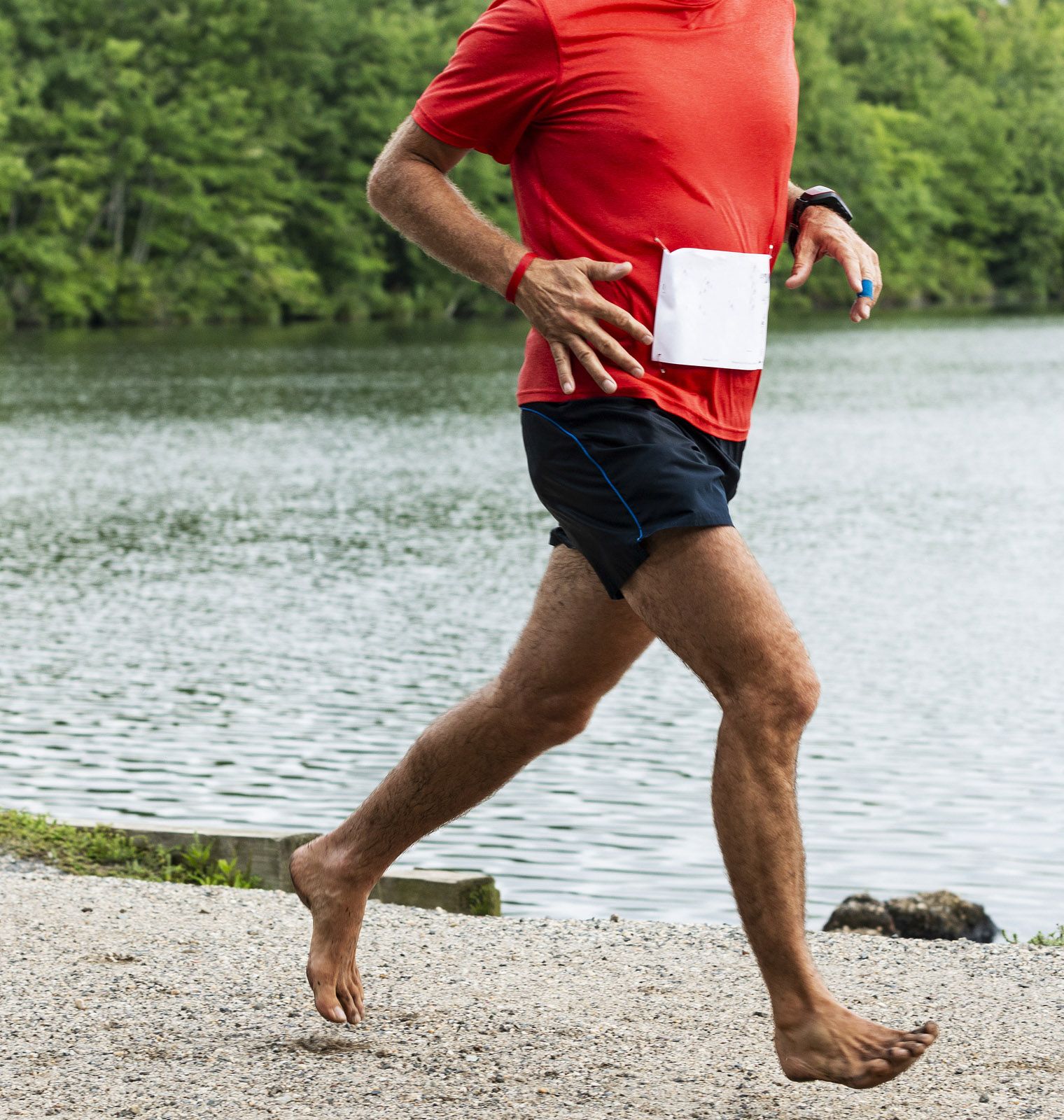 Pueden practicar los mayores el barefoot?