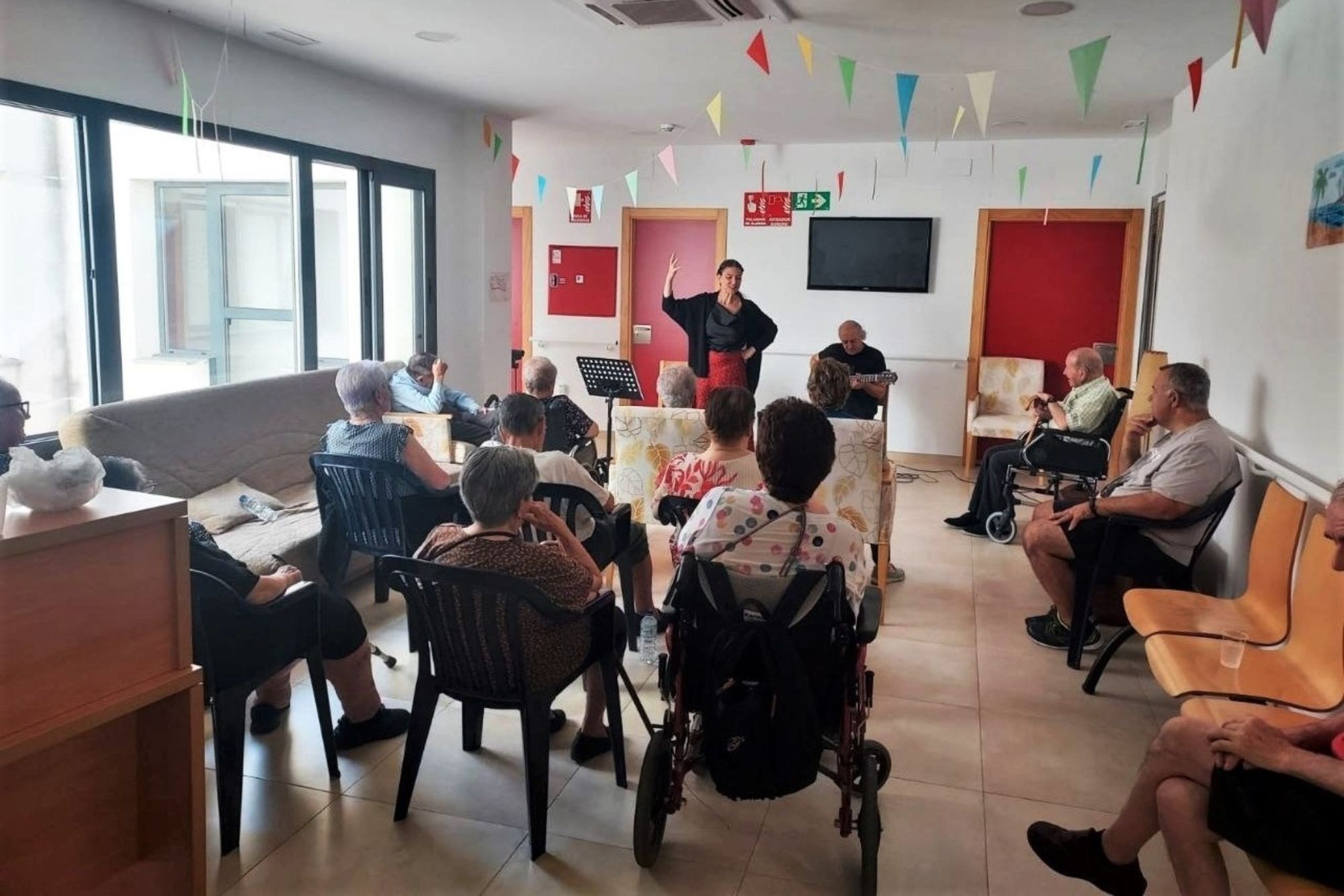El programa 'Encuentros narrativos' vuelve a las residencias y centros de mayores de Cáceres (Diputación de Cáceres-Europa Press) El programa 'Encuentros narrativos' vuelve a las residencias y centros de mayores de Cáceres (Diputación de Cáceres-Europa Press)