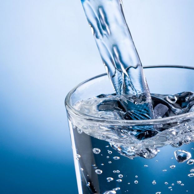 bigstock. vaso de agua bigstock. vaso de agua