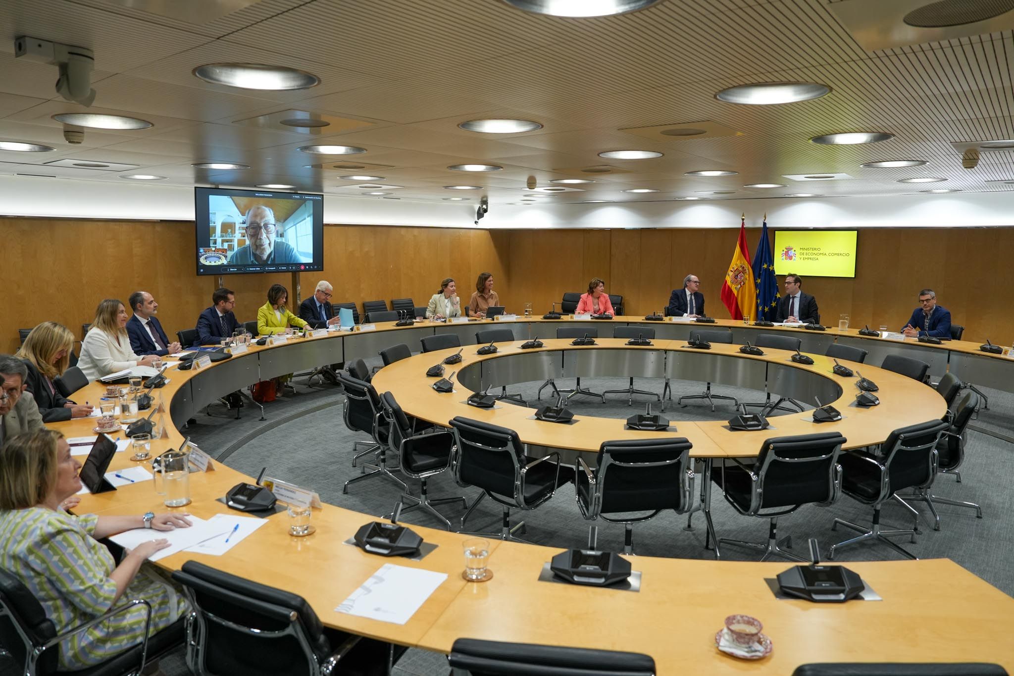 La PMP reclama declarar los servicios bancarios esenciales como de interés general