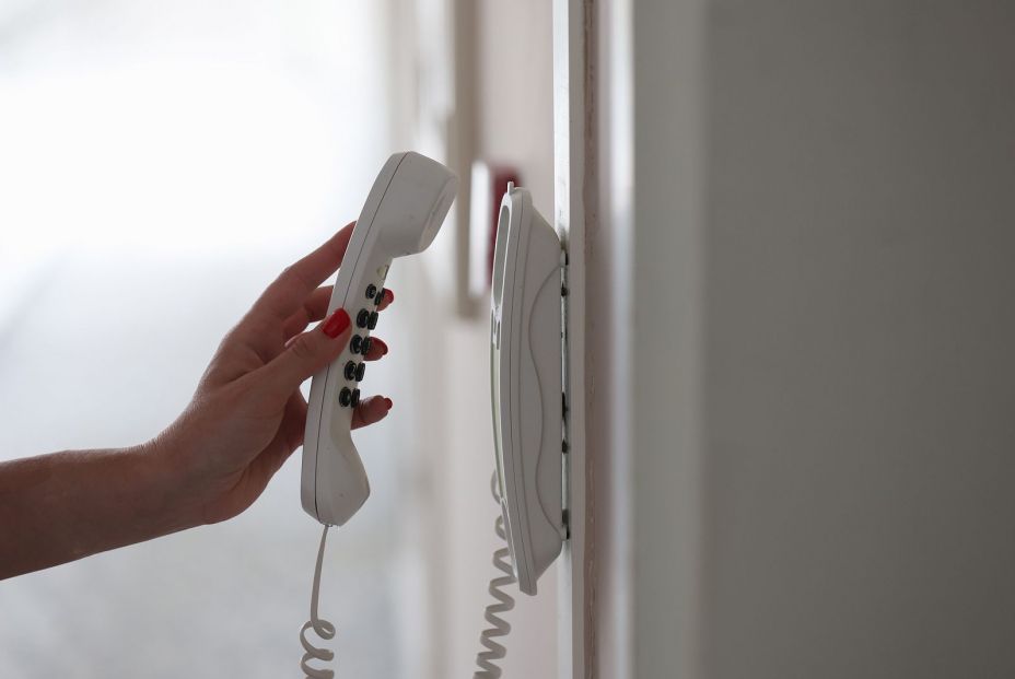 La CNMC rechaza la subida del precio de la telefonía fija no empaquetada, muy usada por mayores