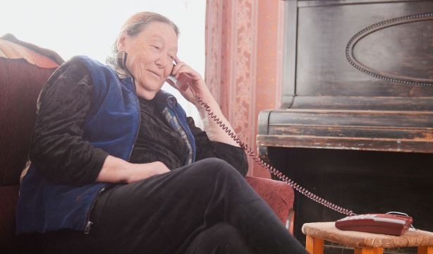 La CNMC rechaza la subida del precio de la telefonía fija no empaquetada, muy usada por mayores