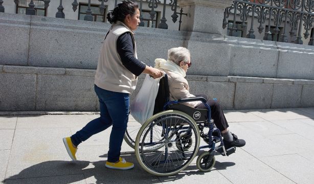 Bustinduy: "Si las mujeres cuidadoras un día dejaran de trabajar, colapsaría el país entero"