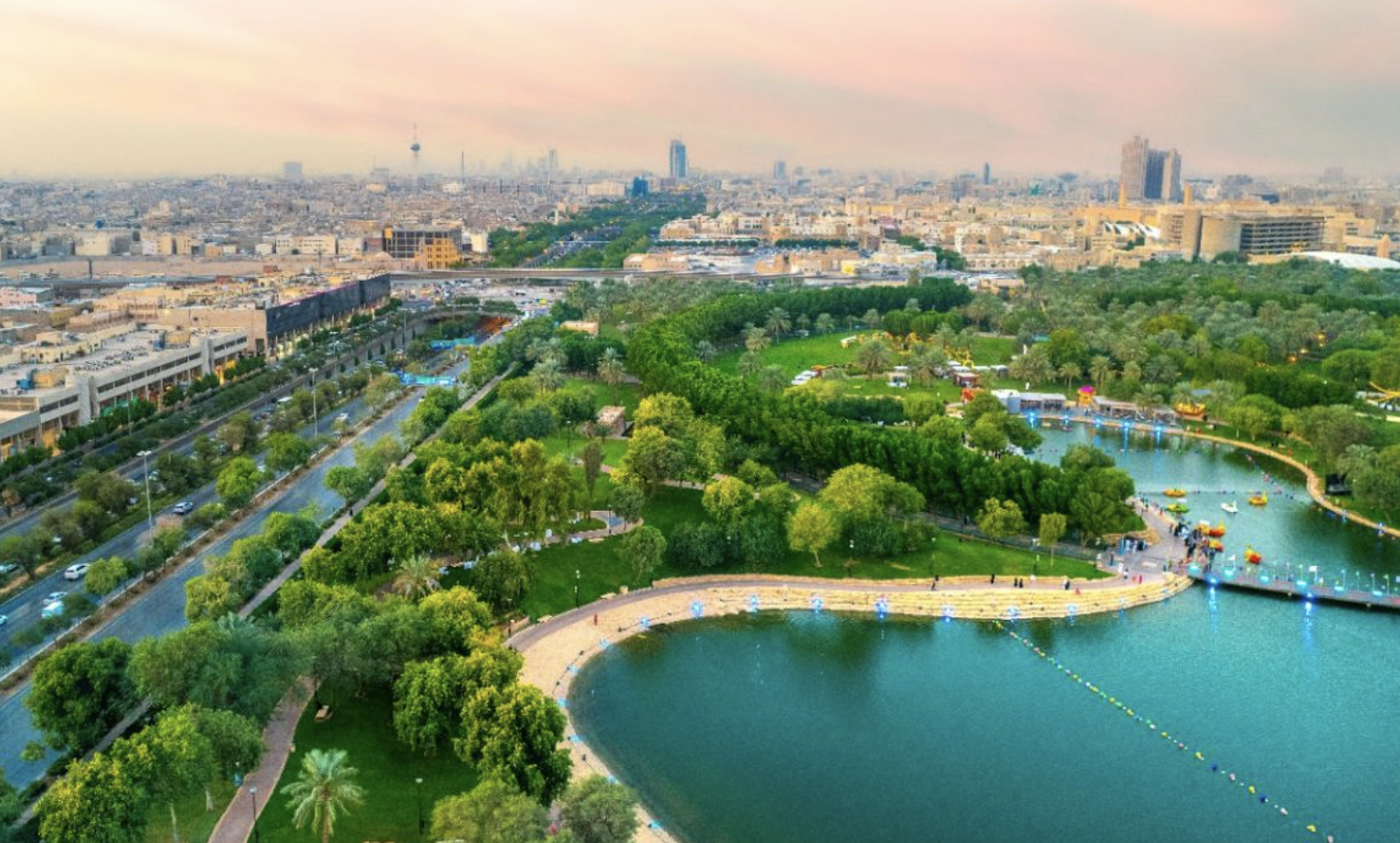 Arabia Saudí consolida su auge turístico con más visitantes, más empleo y apoyo al emprendimiento Arabia Saudí consolida su auge turístico con más visitantes, más empleo y apoyo al emprendimiento