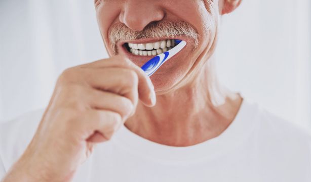 Los consejos de los dentistas para el verano: los riesgos de descuidar la higiene bucal
