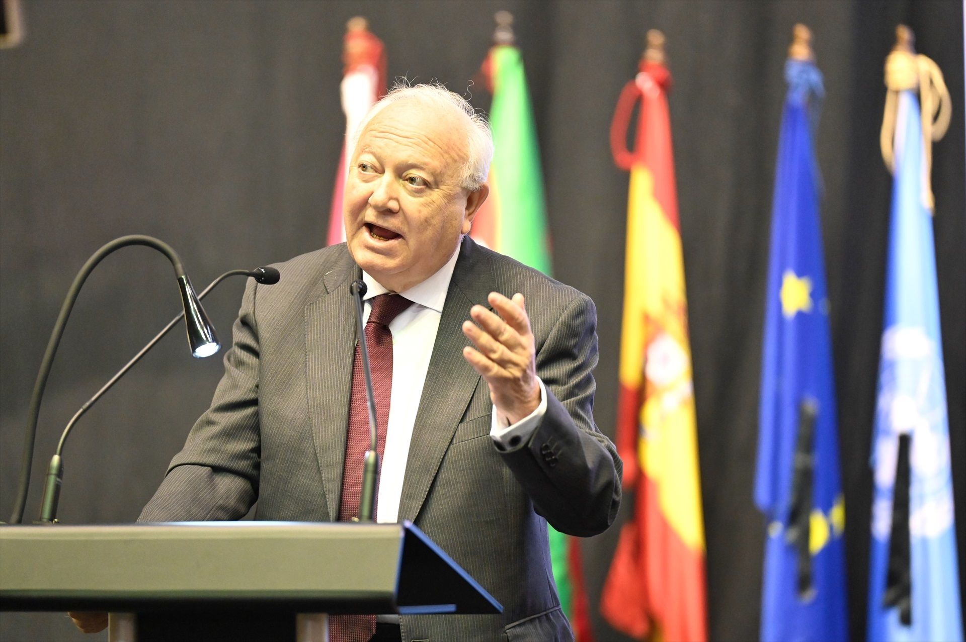 Moratinos expresa su alarma ante los incidentes violentos contra los migrantes en Murcia y Cataluña