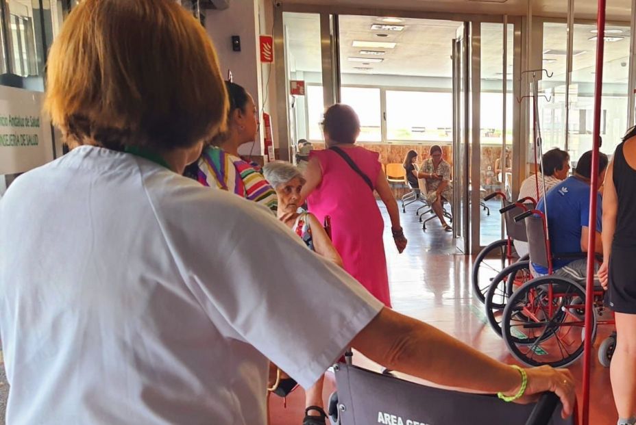 Los mayores, principales afectados por la saturación en Urgencias este verano Los mayores, principales afectados por la saturación en Urgencias este verano