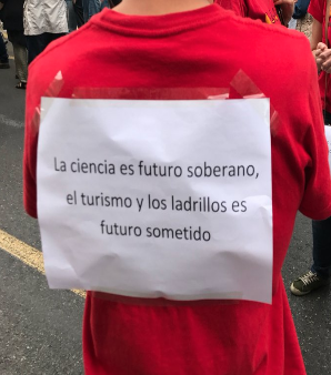 "la ciencia es futuro soberano, el turismo y los ladrillos es futuro sometido"