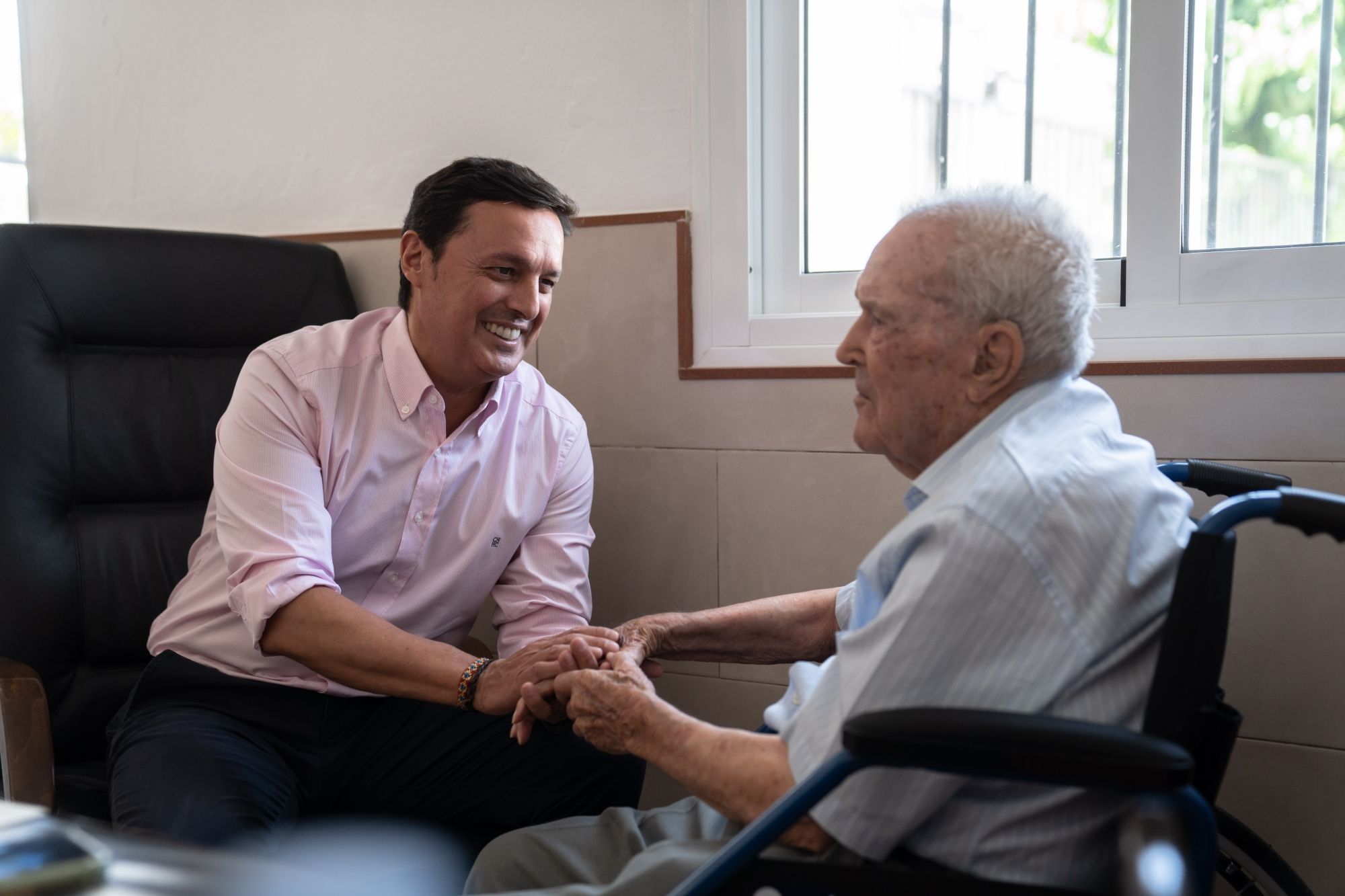 El alcalde más longevo de España cumple 100 años: "He disfrutado haciendo el bien a los demás" (Diputación de Almería-Europa Press) El alcalde más longevo de España cumple 100 años: "He disfrutado haciendo el bien a los demás" (Diputación de Almería-Europa Press)