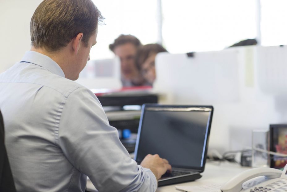 trabajo trabajador empleo oficina administracion electronica funcionario EuropaPress  