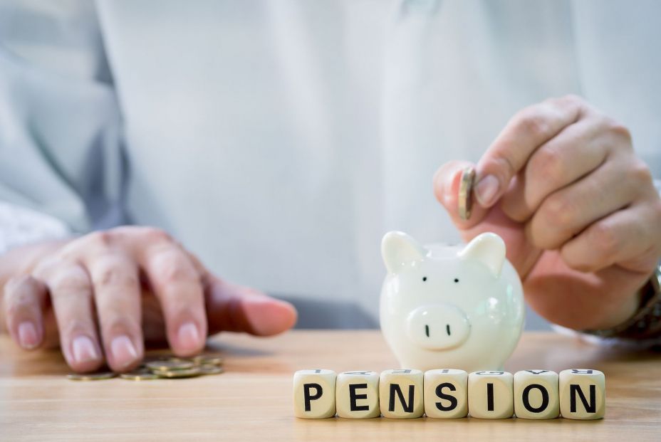 Más de la mitad de los españoles considera que se dedican muy pocos recursos a pagar las pensiones Más de la mitad de los españoles considera que se dedican muy pocos recursos a pagar las pensiones
