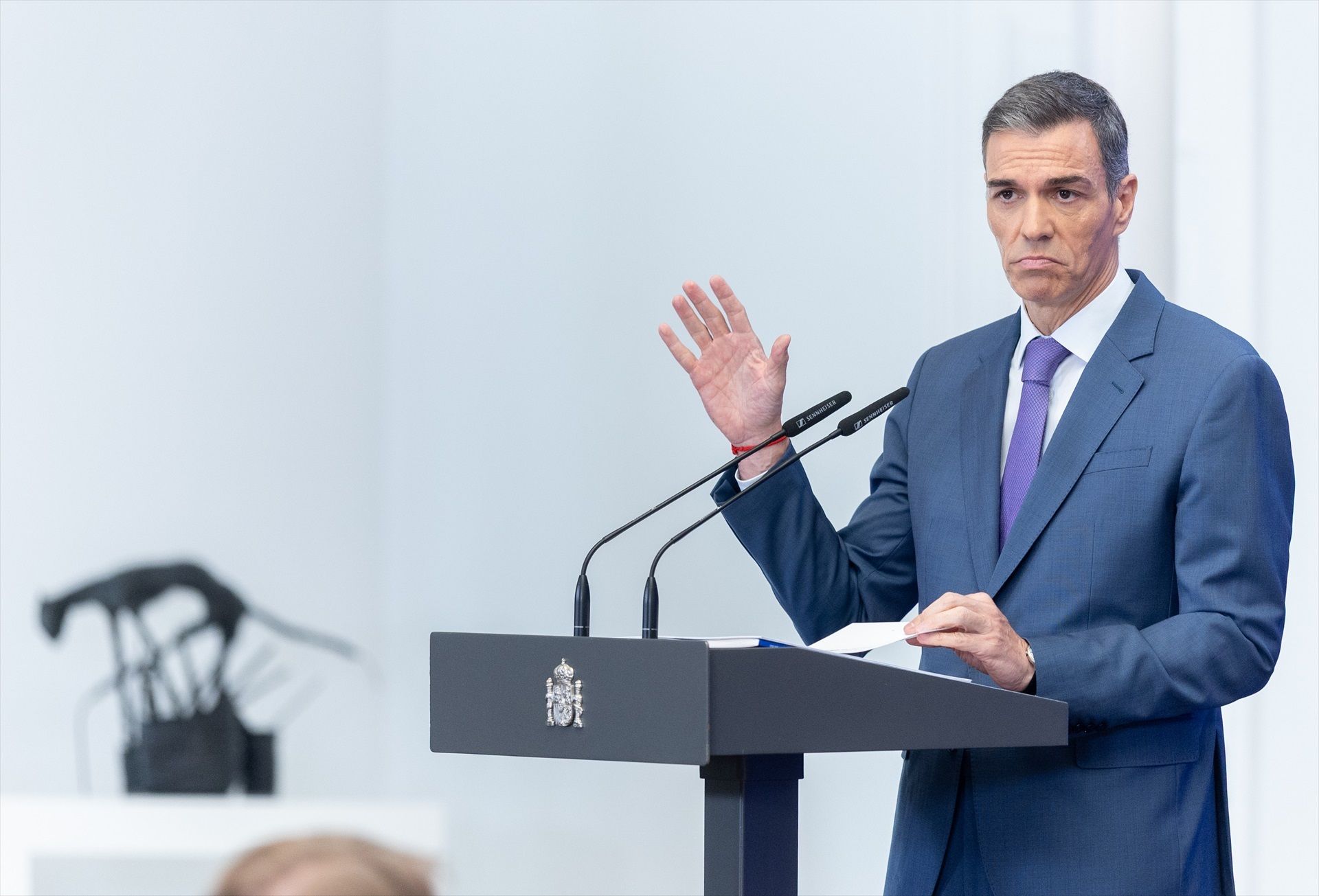 Sánchez hace balance: saca pecho de la subida de las pensiones y se le cuela una expresión edadista
