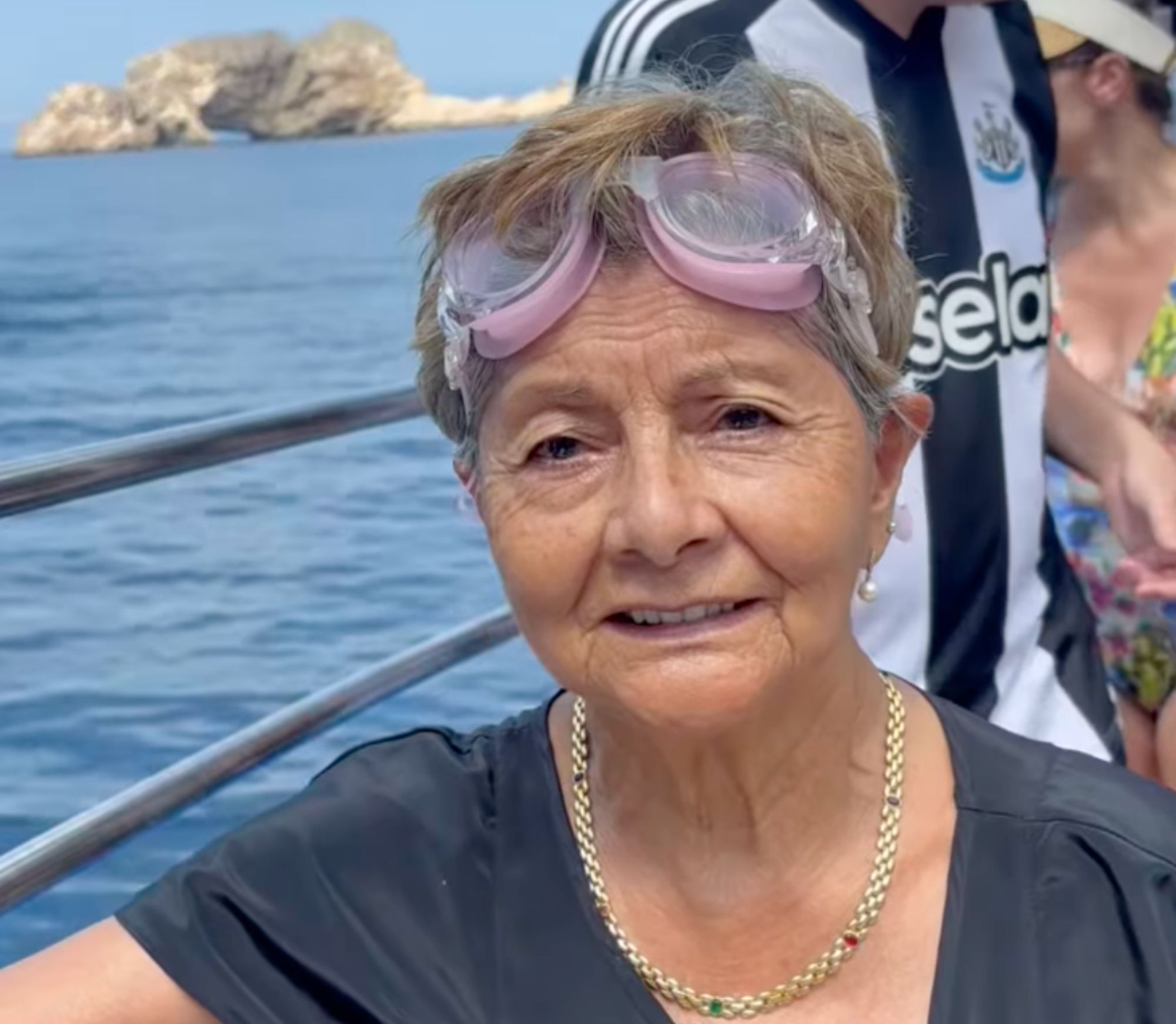 VÍDEO: Adopta Un Abuelo cumple el sueño de Nélida de conocer Ibiza a los 84 años (Instagram: Fundación Adopta Un Abuelo)
