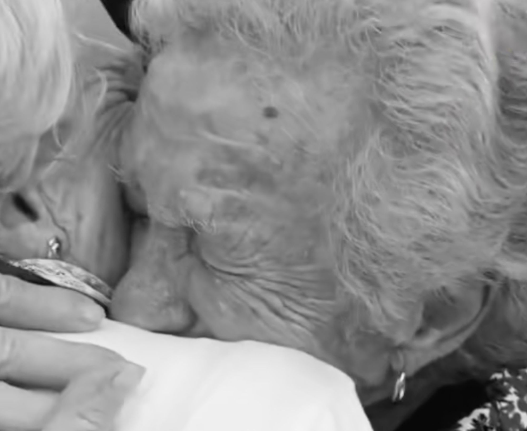 VÍDEO: Visita a su hermana de 95 años por sorpresa y conmueve en las redes (TikTok: MariaMonlo)