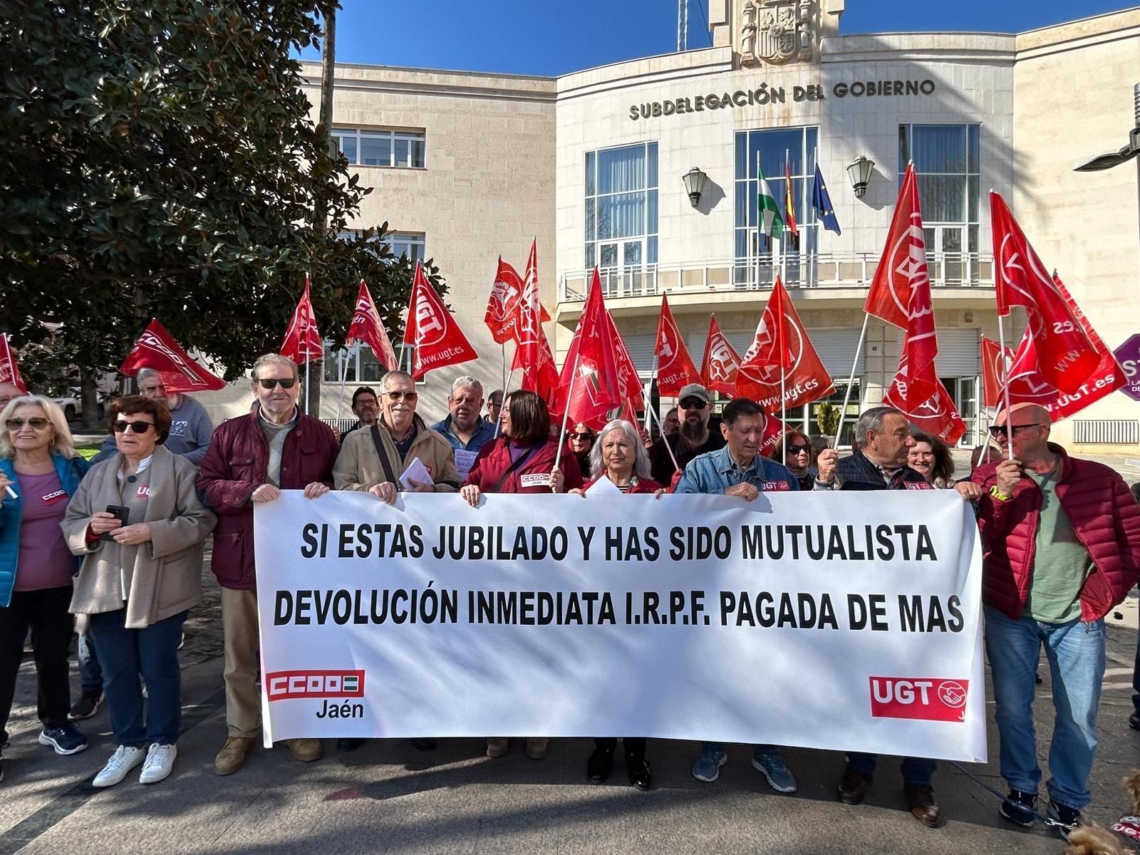 Los mutualistas jubilados que pueden reclamar la devolución del IRPF en 2025 (y los que no)