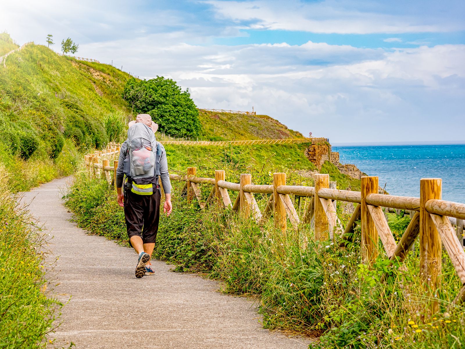 ¿Vas a hacer el Camino de Santiago? Sigue estos consejos para evitar lesiones