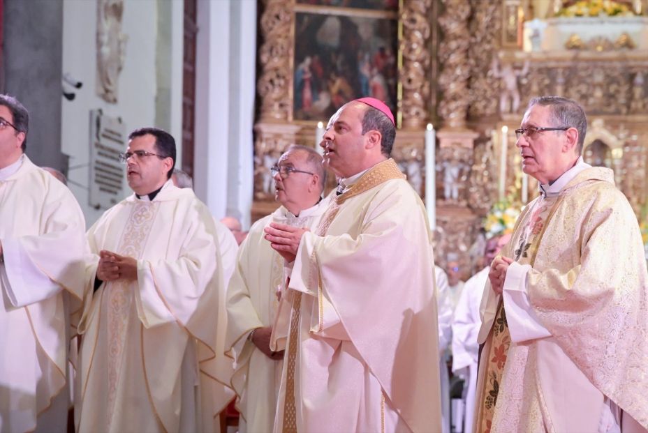 EuropaPress 6689930 nuevo obispo tenerife eloy santiago toma posesion catedral san cristobal EuropaPress 6689930 nuevo obispo tenerife eloy santiago toma posesion catedral san cristobal