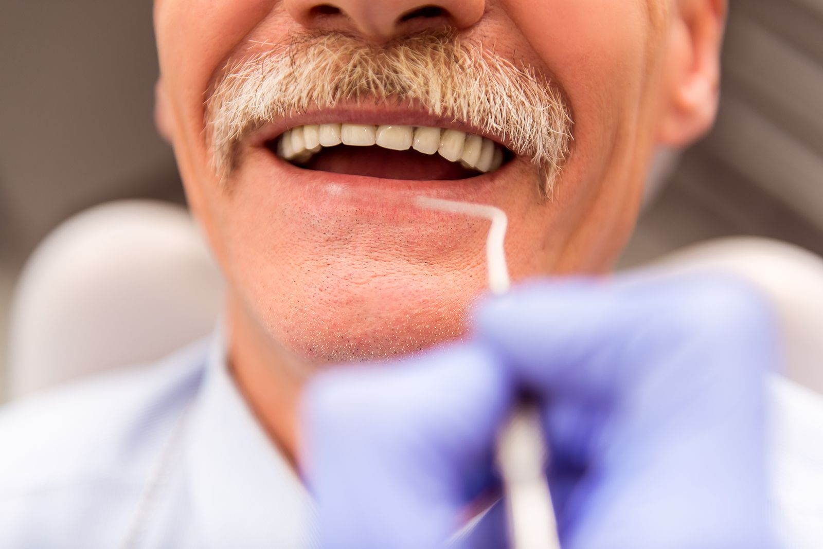 Dentista gratis para mayores de 65 años: el Gobierno les incorpora en la cartera de servicios