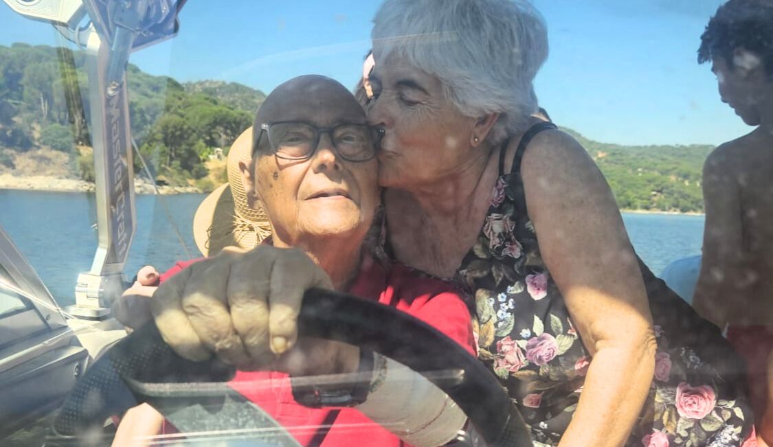 Antonio, paciente de cáncer, cumple su deseo de navegar en barco: "Volví a sentirme joven, libre…"