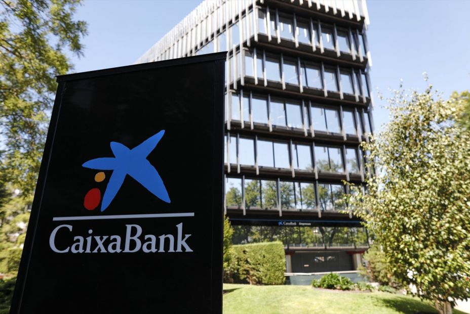 EuropaPress 3299898 distintivo logo oficinas caixabank madrid espana septiembre 2020 caixabank EuropaPress 3299898 distintivo logo oficinas caixabank madrid espana septiembre 2020 caixabank