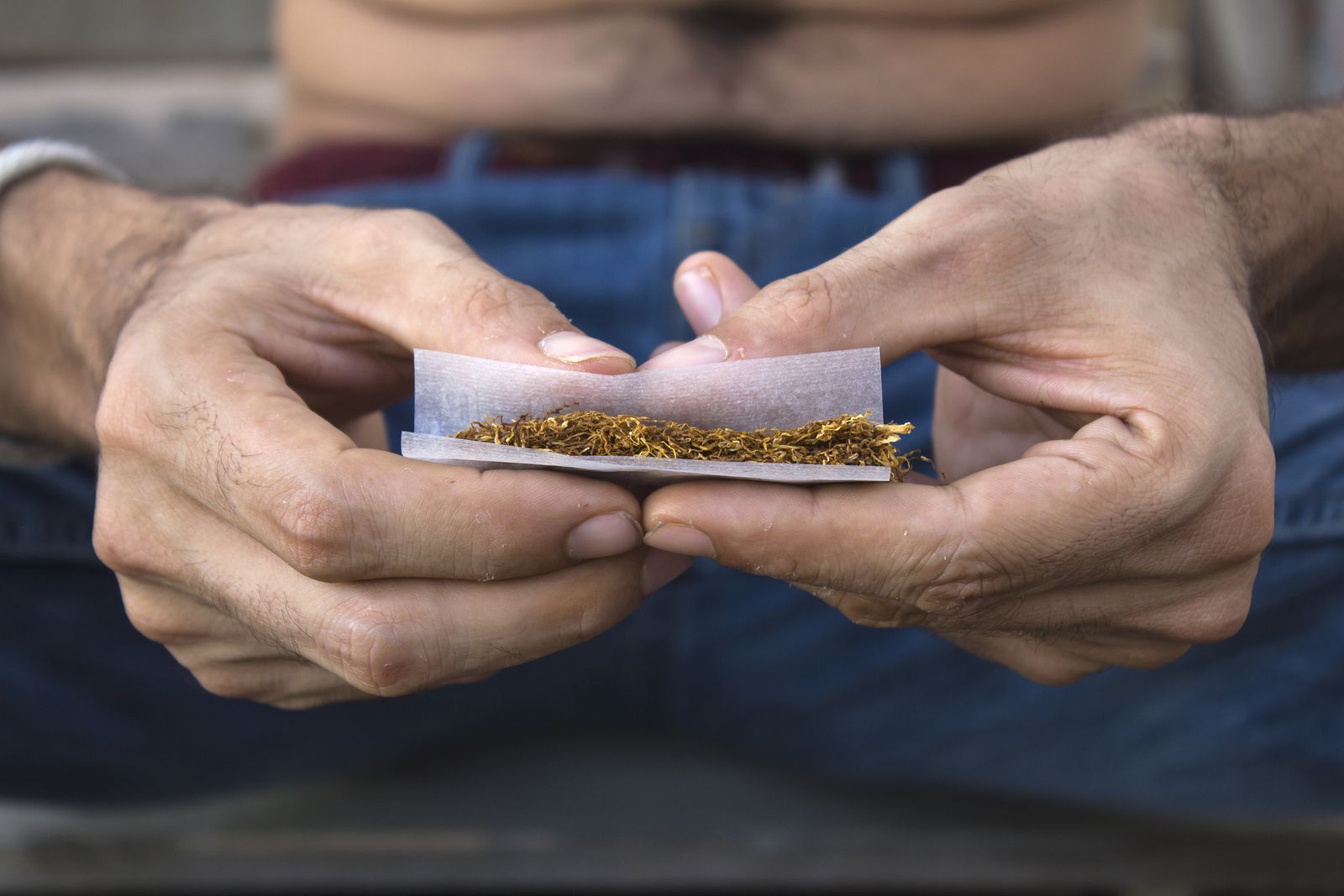 El 'engaño' del tabaco de liar: no es más 'sano', sino más dañino para las  arterias