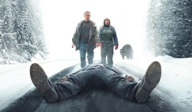 Agosto comienza en los cines con la comedia negra francesa 'Misterioso asesinato en la montaña'