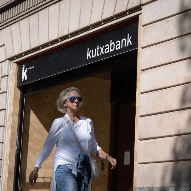 EuropaPress 6254802 fachada banco kutxabank octubre 2024 barcelona catalunya espana banca