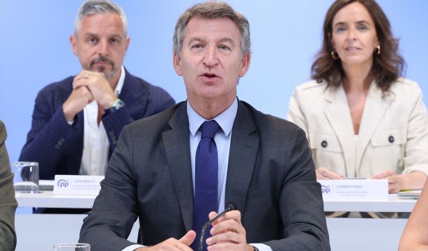 Feijóo acusa a Sánchez de "tapar abusos" y "convivir con prostíbulos": "Sanchismo es machismo"