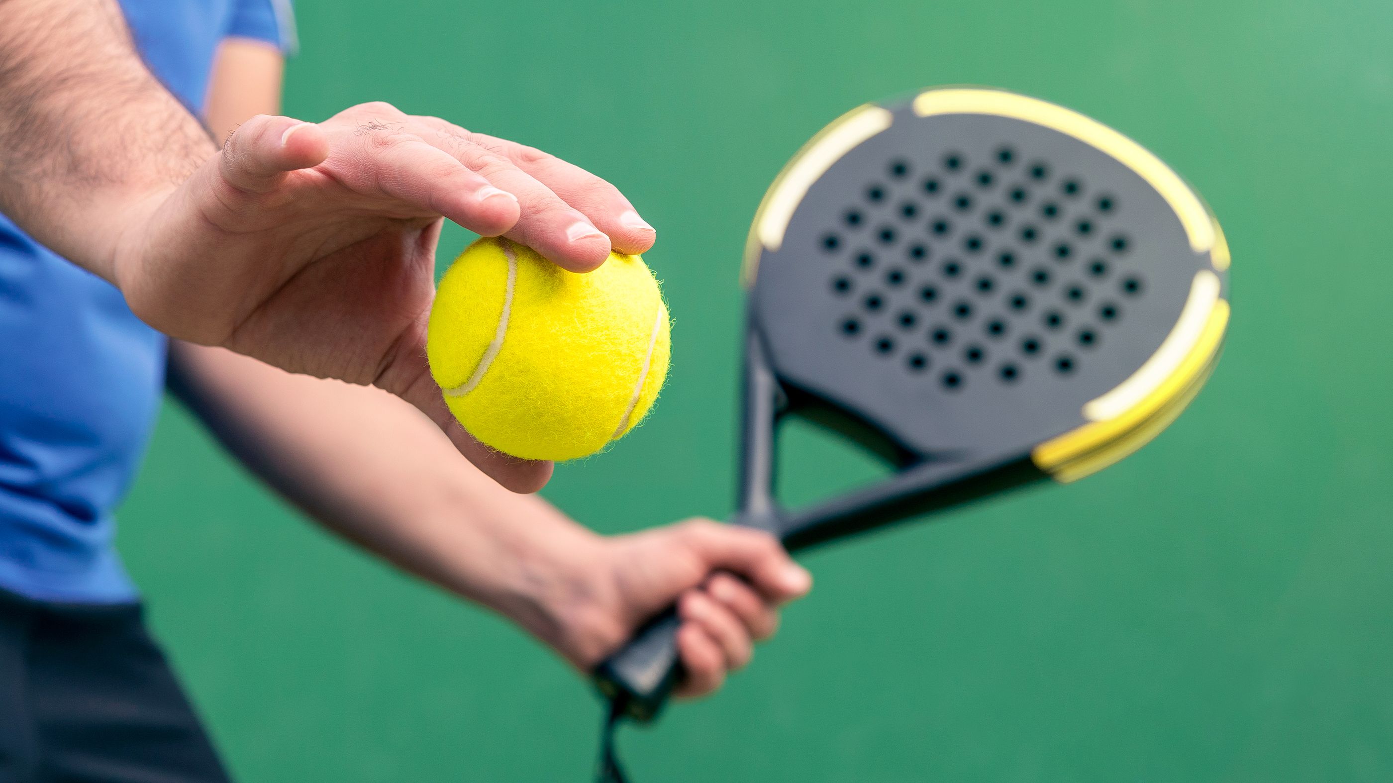 Un estudio revela qué parte del cuerpo sufre más lesiones en el pádel: no son los brazos