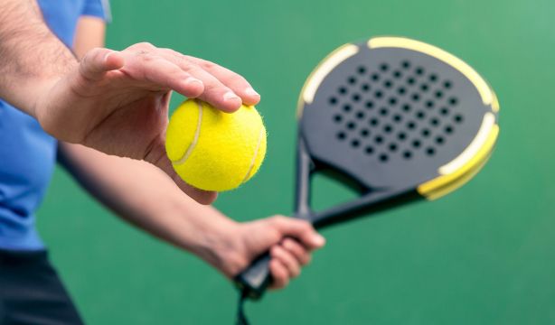 Un estudio revela qué parte del cuerpo sufre más lesiones en el pádel: no son los brazos