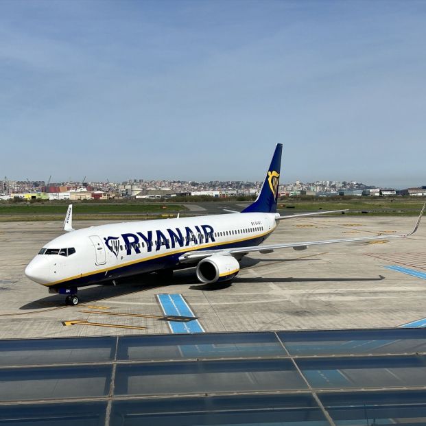EuropaPress 5376060 aterriza pasajera 10 millones ryanair aeropuerto seve ballesteros santander EuropaPress 5376060 aterriza pasajera 10 millones ryanair aeropuerto seve ballesteros santander