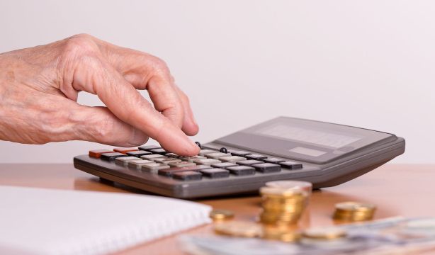 Otro problema para el ahorro: se empieza a invertir antes, pero falta cultura financiera