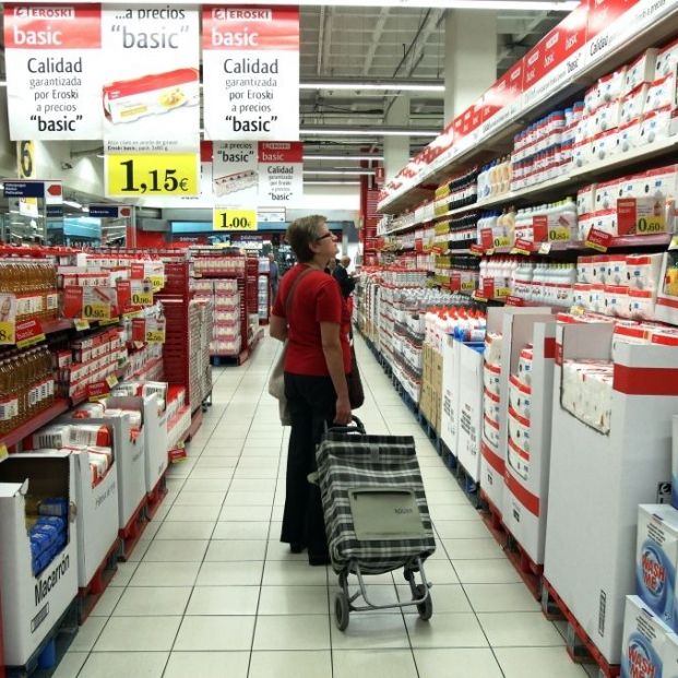 Mujer en un supermercado. (Europa Press) Mujer en un supermercado. (Europa Press)