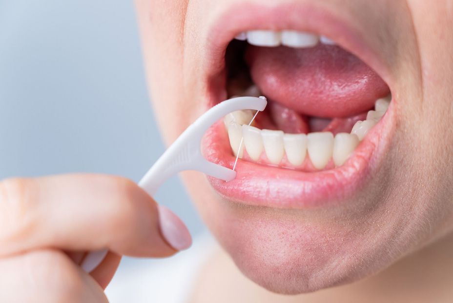 Prueban una nueva forma de aplicar vacunas usando hilo dental