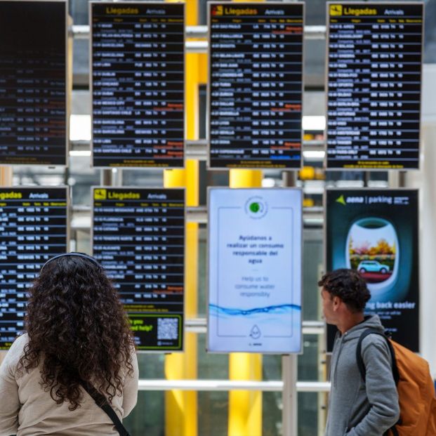 Paneles de llegadas de la T4 en el aeropuerto de Madrid-Barajas. (Europa Press) Paneles de llegadas de la T4 en el aeropuerto de Madrid-Barajas. (Europa Press)