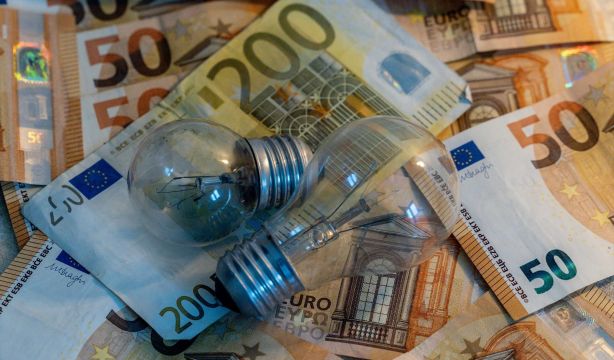 Continúa la sangría de clientes de la tarifa regulada de la luz