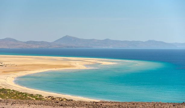 Esta es la playa española que muchos comparan con las Maldivas