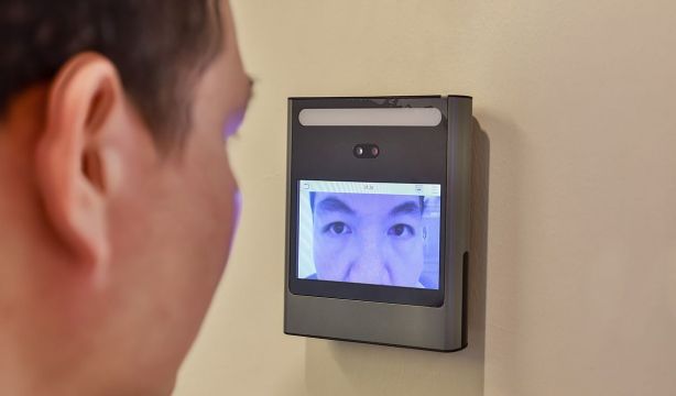 Multa de 96.000 euros a una cadena de gimnasios por imponer reconocimiento facial para acceder