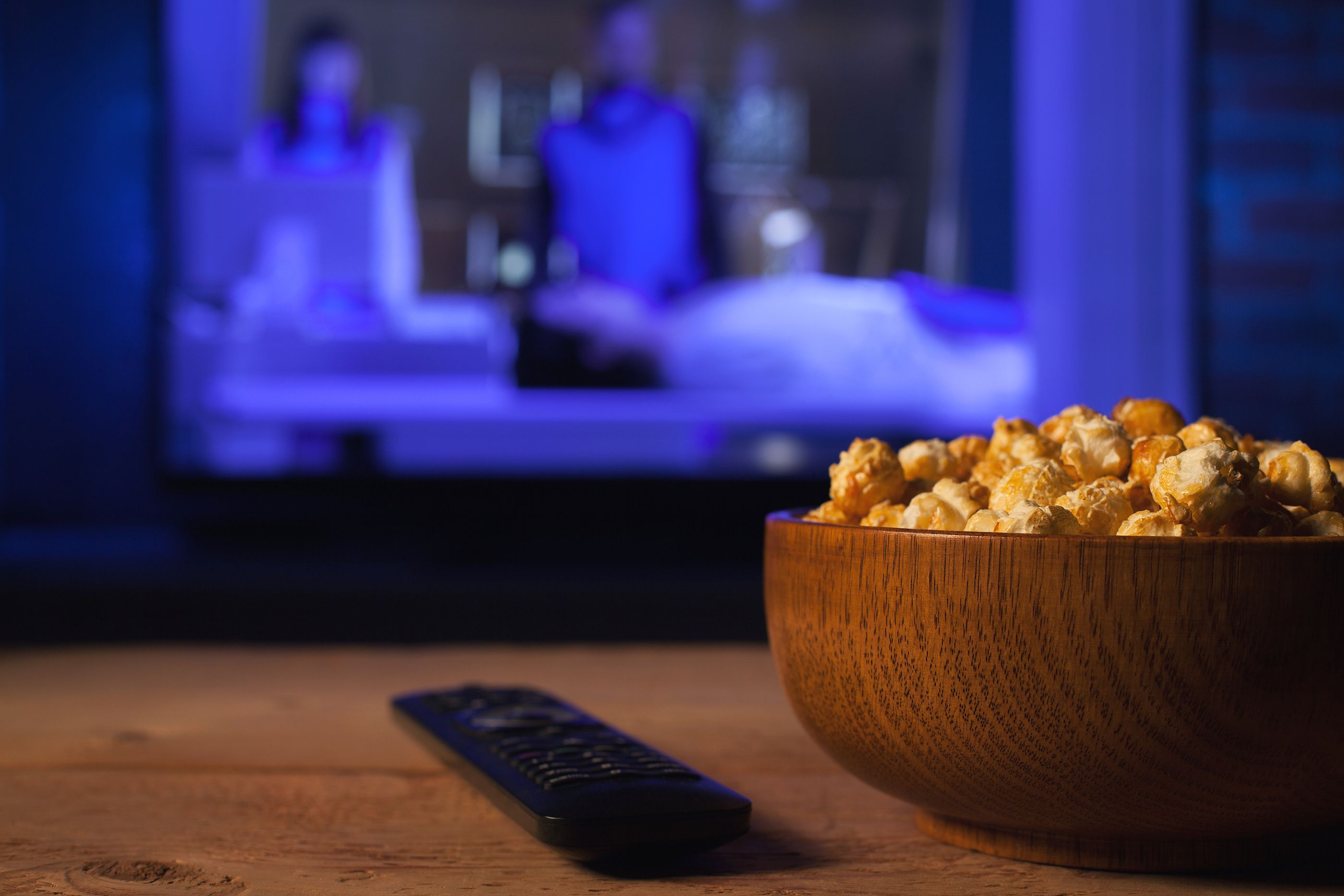 Descubren que ver series en maratón perjudica la memoria y la atención
