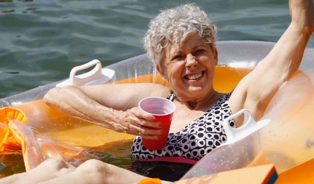 Muere Jane Etta Pitt, madre de Brad Pitt, a los 84 años