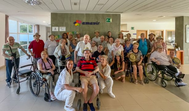 Sombreros para concienciar sobre el calor en las residencias de mayores de Torrejón de Ardoz