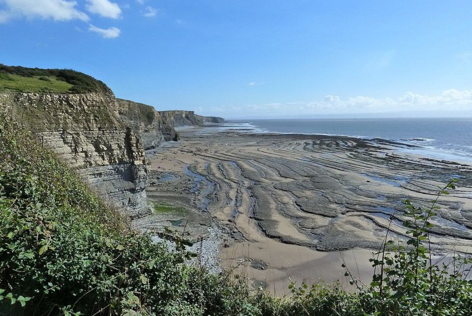 Coastline at low tide, south of Dunraven Bay geograph.org.uk 2063338 Coastline at low tide, south of Dunraven Bay geograph.org.uk 2063338