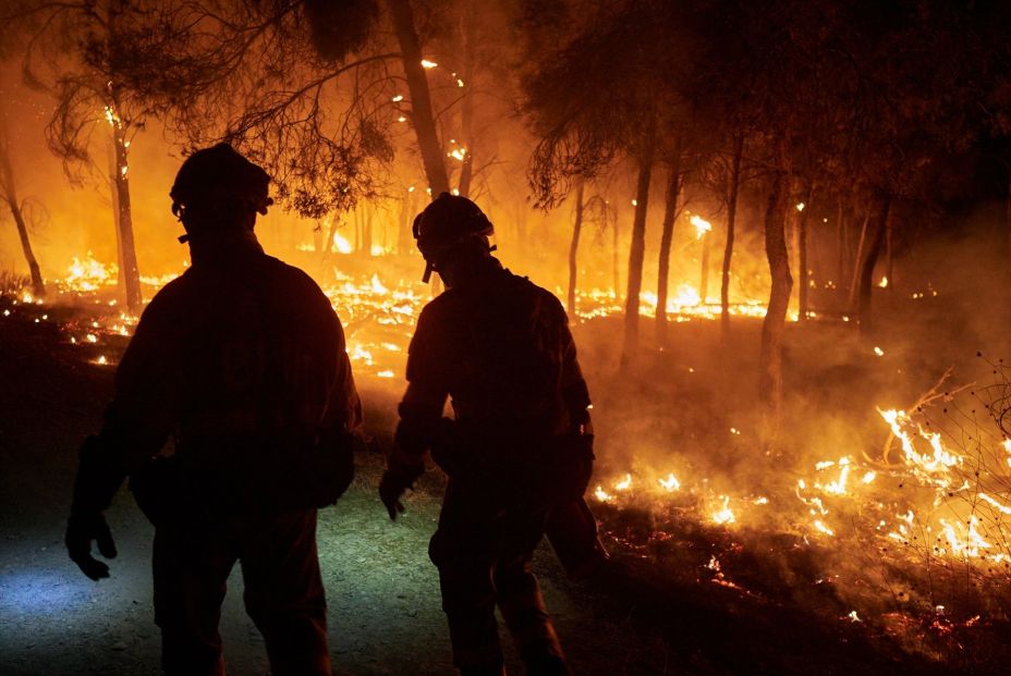 Última hora sobre incendios: el fuego llega a Las Médulas, mientras Ourense lucha contra las llamas